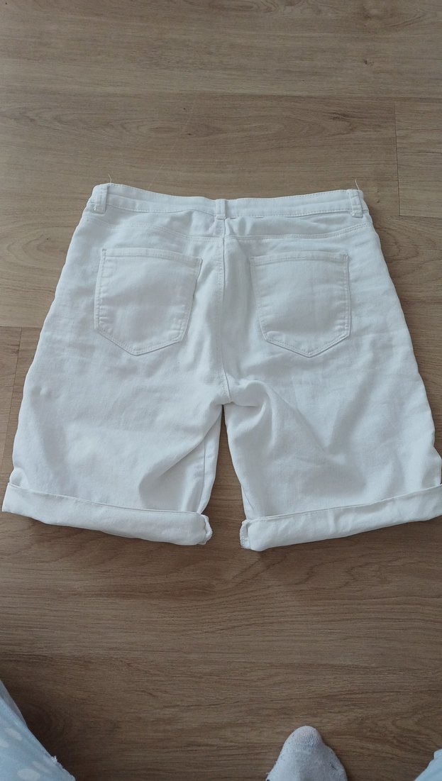 Beyaz Şort - Görsel 3