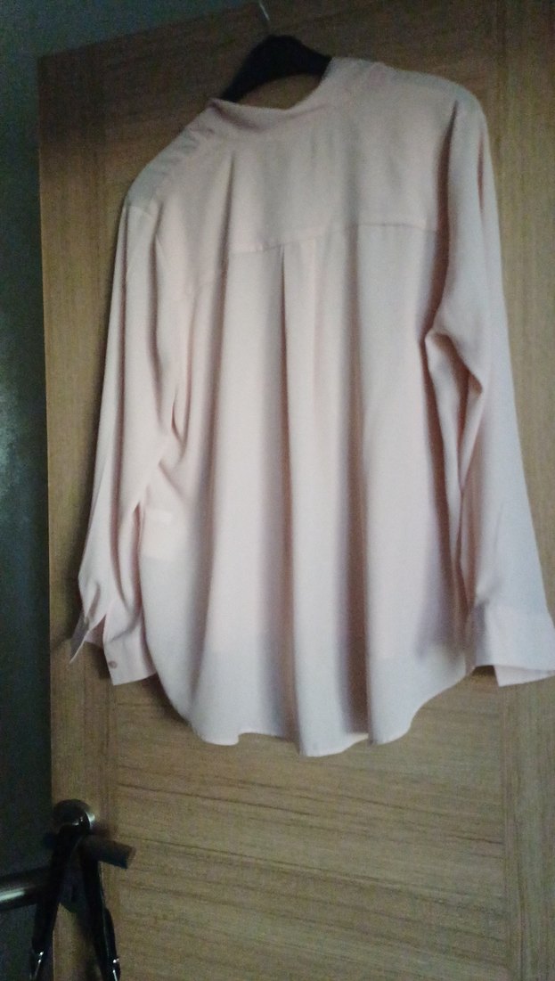 V Yakalı Düğmeli Kadın Gömlek - Görsel 4