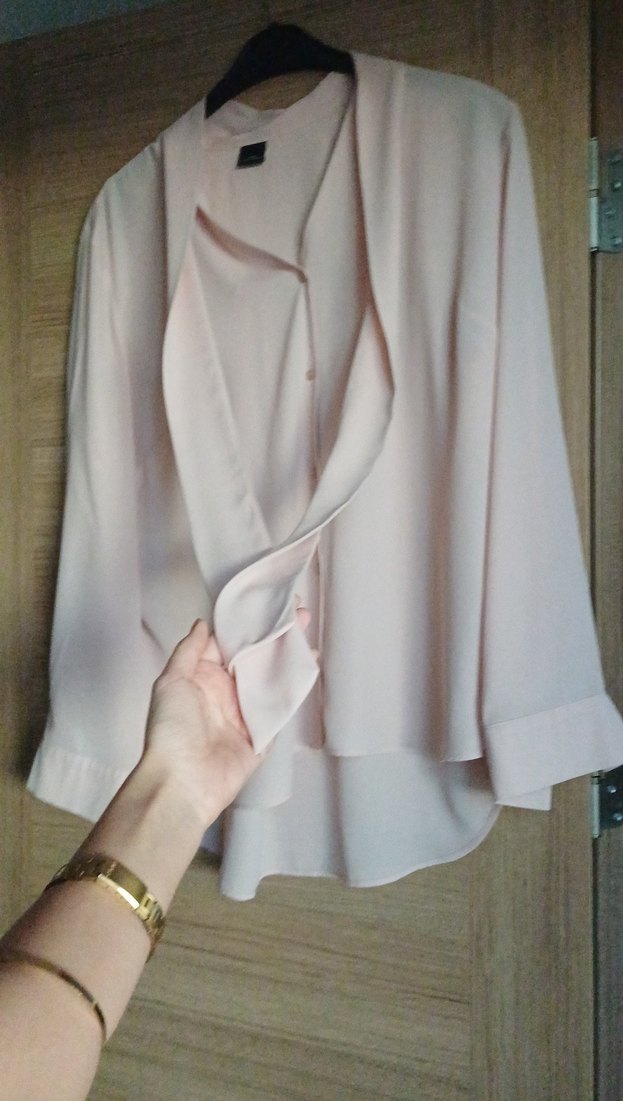 V Yakalı Düğmeli Kadın Gömlek - Görsel 2