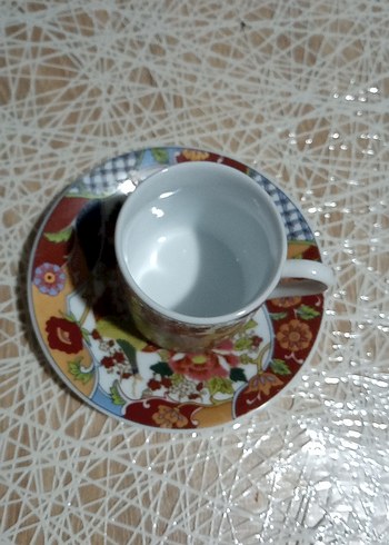 Beden Çiçek Desenli Renkli Fincan ve Tabağı