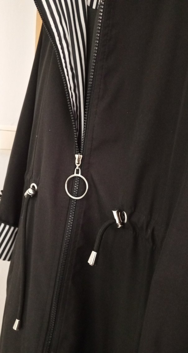 Uzun Siyah Kadın Trençkot Çizgili Detaylı sayılı kullanıldı - Görsel 5