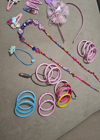 Çocuklar için renkli boncuklu saç aksesuarları ve bikezikler - Görsel 4