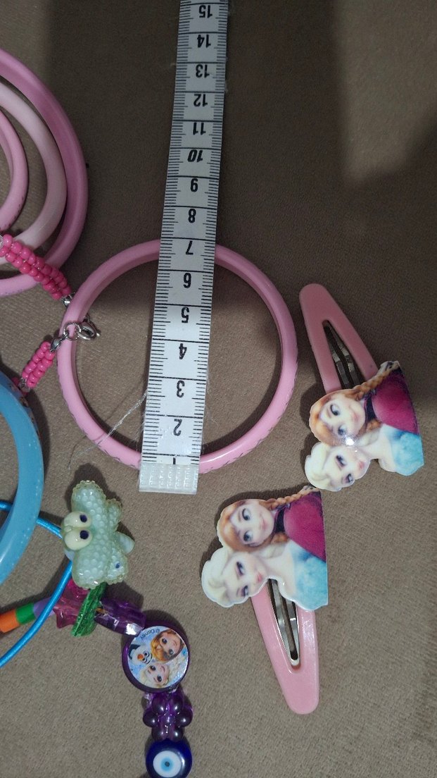 Çocuklar için renkli boncuklu saç aksesuarları ve bikezikler - Görsel 2