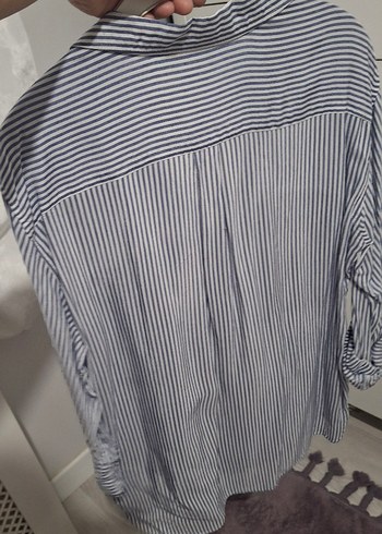 Düğmeli Gri Çizgili Kadın Gömlek - Görsel 3