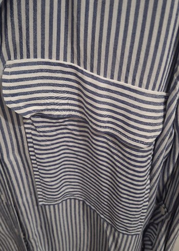 Düğmeli Gri Çizgili Kadın Gömlek - Görsel 4