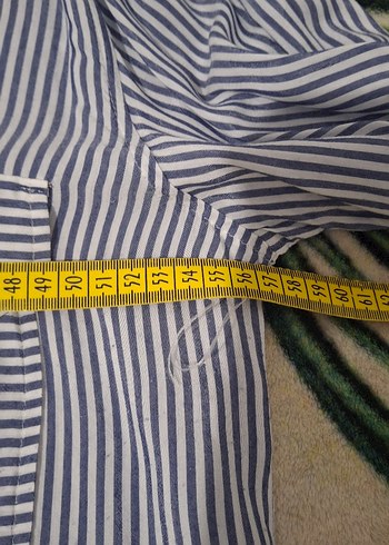 Düğmeli Gri Çizgili Kadın Gömlek - Görsel 2