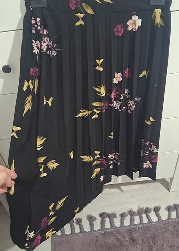 Siyah Çiçekli Piliseli Uzun Etek - Görsel 2