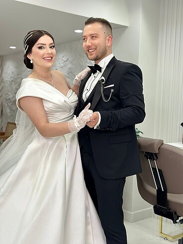 Özel dikim kuru temizlemesi yapılmış tertemiz gelinlik ????