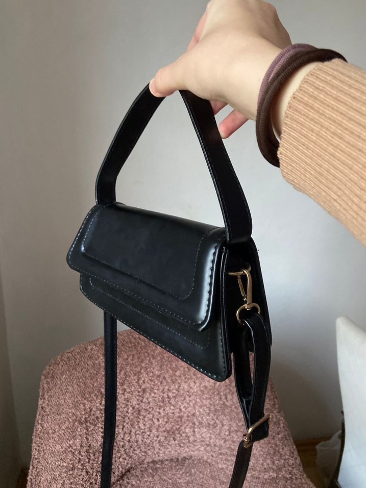 Siyah Deri Mini Kapaklı Kadın Omuz Çantası - Görsel 3