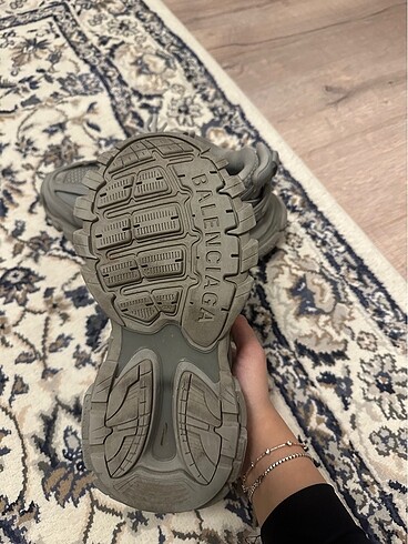 38 Beden Balenciaga Track