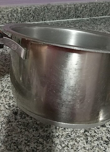 Beden Büyük çelik tencere sadece kapaktaki kulp çıktı oda takılır