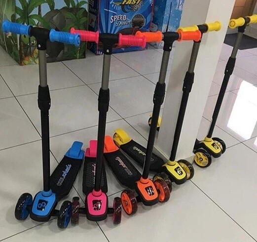 Walt Disney World Cool Wheels Led Işıklı Scooter