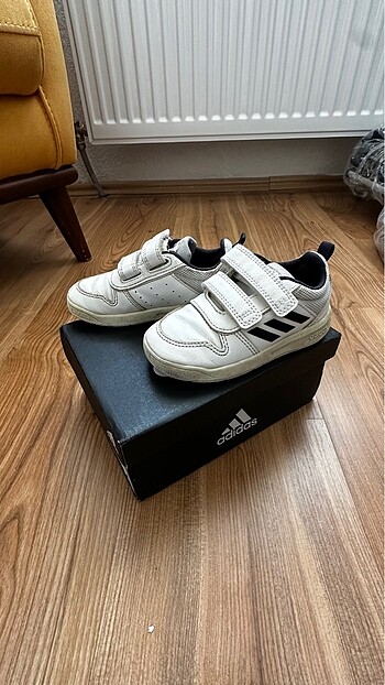 Adidas 24 numara spor ayakkabı
