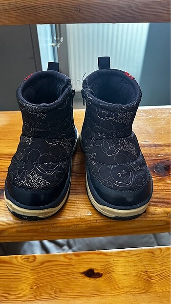 Zara Mickey Bot 25 Numara