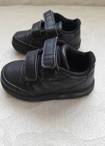 23 Beden siyah Renk Adidas çocuk ayakkabısı