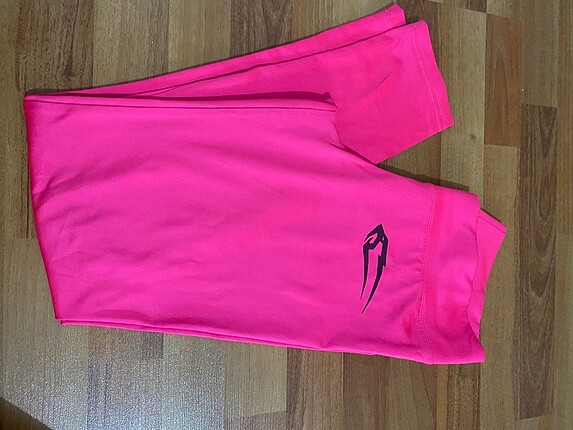 Pembe neon tayt