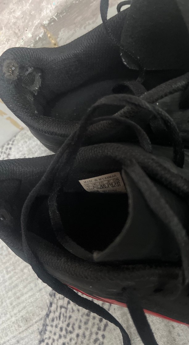 Siyah Kırmızı Erkek Futbol Ayakkabısı Velcro açıklamayı okuyun - Görsel 2