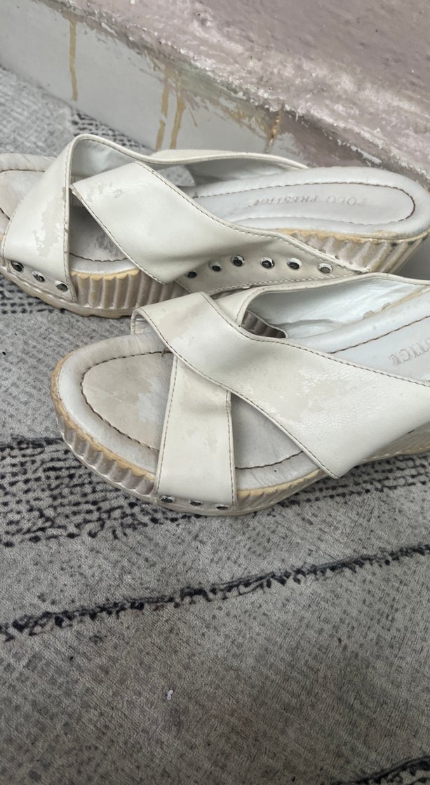 Beyaz Kadın Dolgu Topuklu Terlik açıklamayı oku - Görsel 2