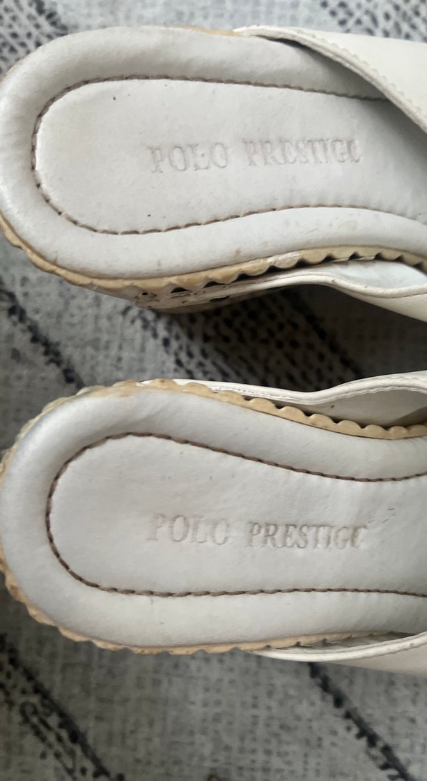 Beyaz Kadın Dolgu Topuklu Terlik açıklamayı oku - Görsel 4