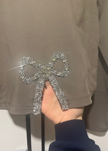 Fiyonk Detaylı Taşlı Bluz - Görsel 2