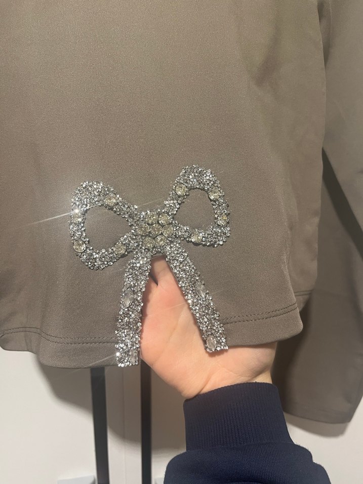 Fiyonk Detaylı Taşlı Bluz - Görsel 2