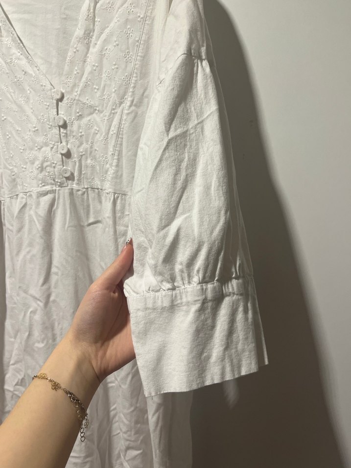 Düğmeli V Yaka Bohem Beyaz Uzun Elbise - Görsel 3