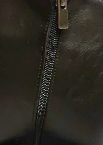 Kadın Siyah Deri Dizaltı Tokalı Çizme - Görsel 4