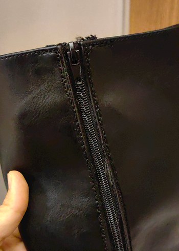 Kadın Siyah Deri Dizaltı Tokalı Çizme - Görsel 5