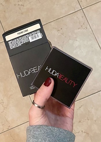 Huda Beauty Pound Cake Pudra - Görsel 3