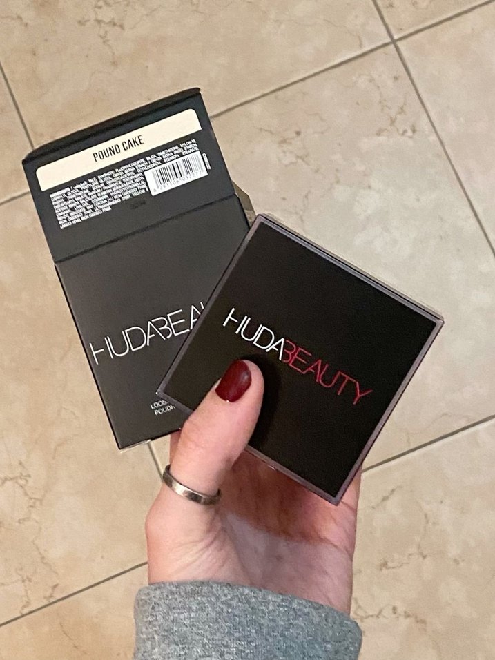 Huda Beauty Pound Cake Pudra - Görsel 3