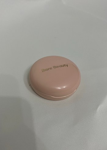  Beden Rare Beauty Pudra Aydınlatıcı