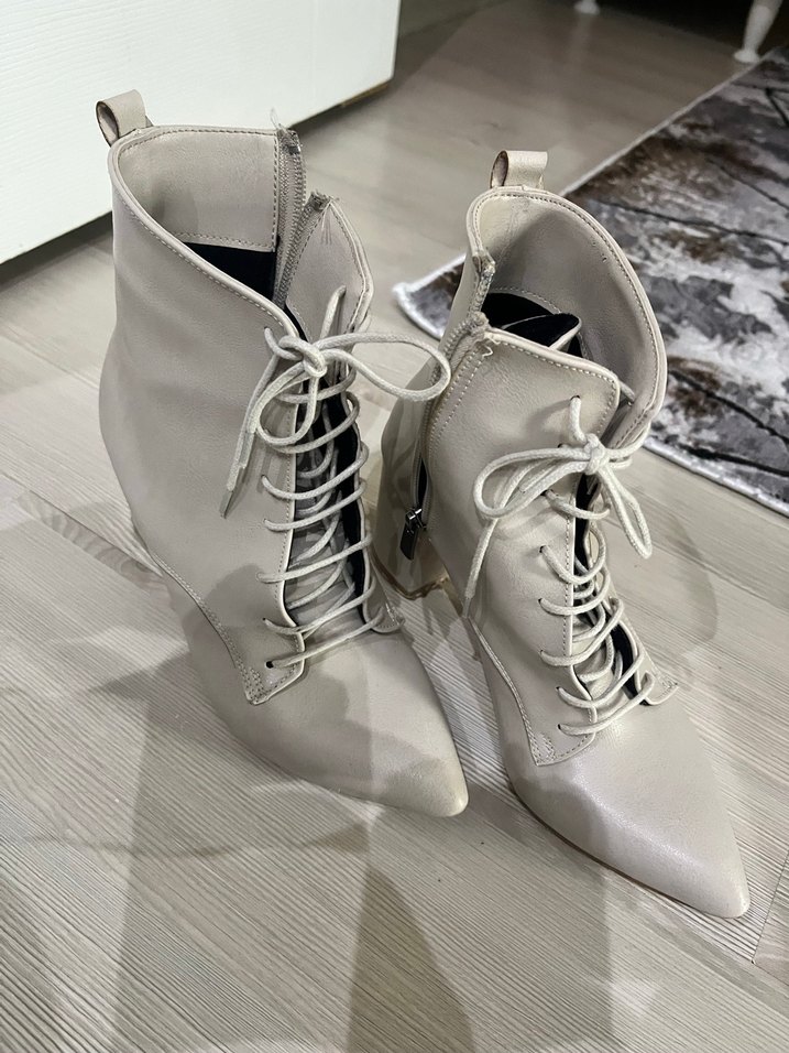 Bej Bağcıklı Kadın Topuklu Bot - Görsel 4