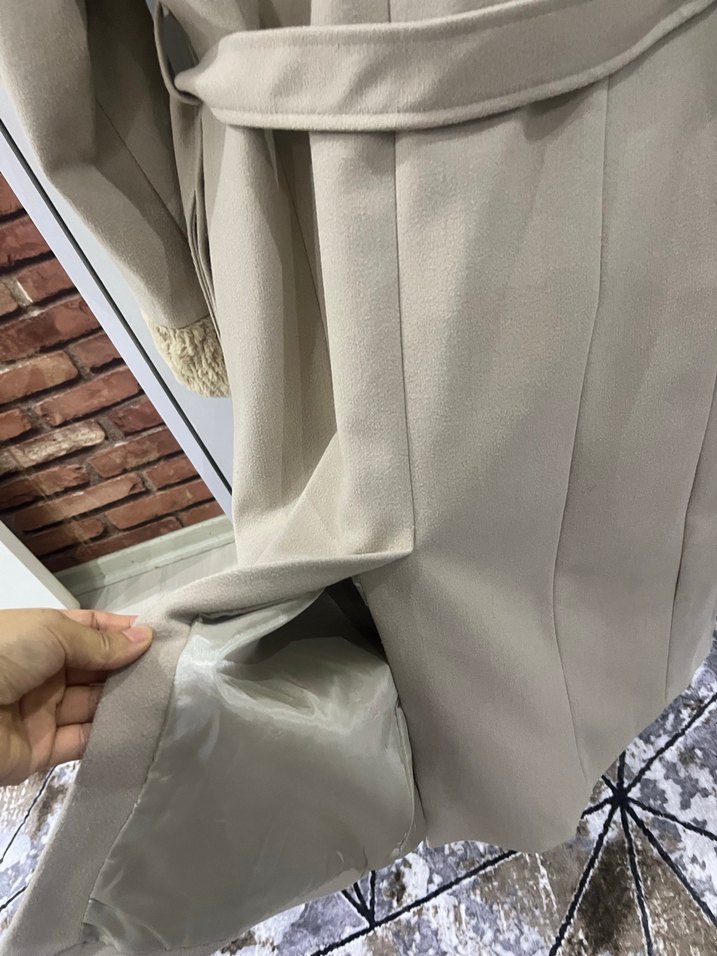 Bej Uzun Kadın Kaban Kürklü Detaylı - Görsel 3