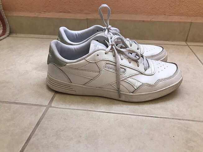 Reebok kadın beyaz spor ayakkabısı