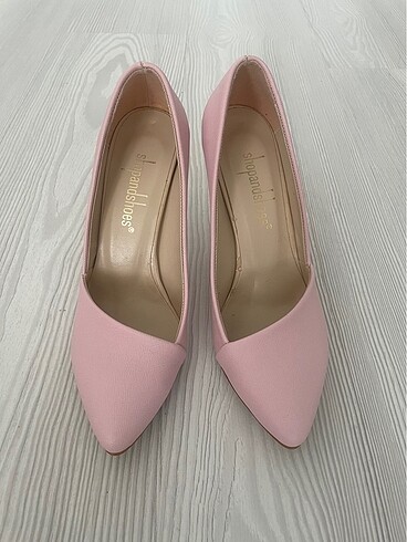 Kadın stiletto ayakkabı
