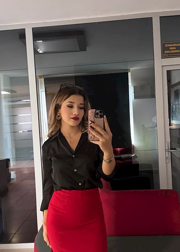 Kırmızı yırtmaçlı midi etek - Görsel 2