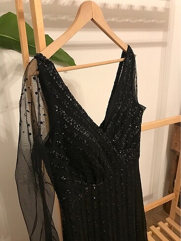 44 Beden siyah Renk Pul işlemeli özel tasarım gece elbisesi