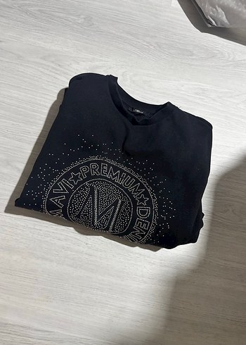 Kadın Siyah İşlemeli Sweatshirt