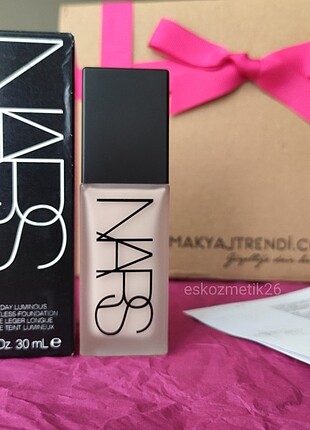 NARS ALL DAY LUMINOUS FONDÖTEN LIGHT 2
