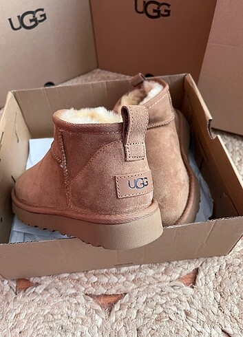 Ugg UGG ULTRA MINI CLASSIC