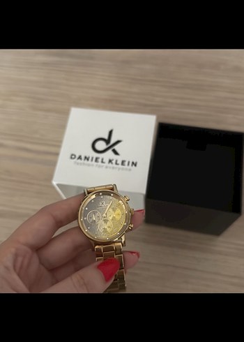 Daniel Klein Zincir Detaylı Parlak Altın Kadın Saati