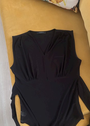 38 Beden Siyah V Yaka Kemerli Kadın Bluz Kuşaklı Body