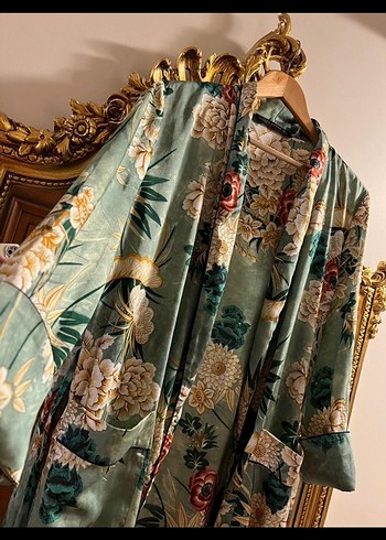 Uzun Yeşil Çiçek Desenli Saten Kadın Kimono