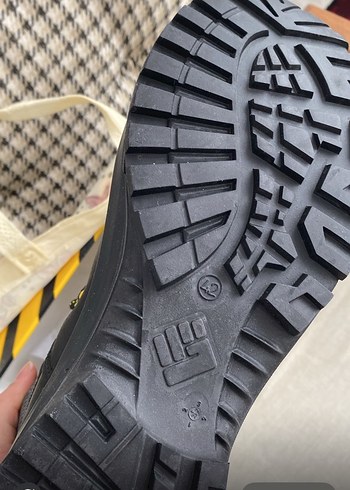 Siyah Sarı Bağcıklı Erkek Bot - Görsel 3