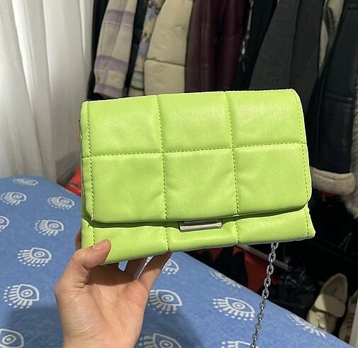  Beden Pull Bear Yeşil Kapitone Çanta