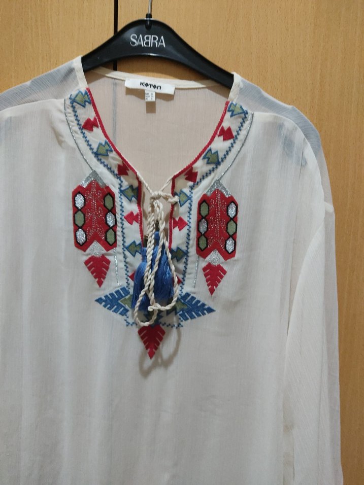 Boncuk İşlemeli Beyaz Uzun Kollu Bohem Bluz - Görsel 2