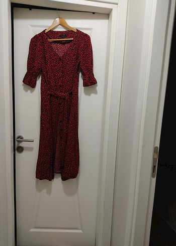 Düğmeli V Yaka Kırmızı Desenli Uzun Elbise - Görsel 2