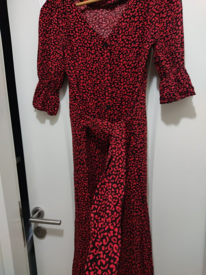 Düğmeli V Yaka Kırmızı Desenli Uzun Elbise - Görsel 4