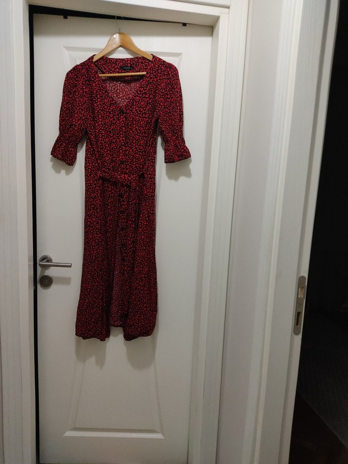 Düğmeli V Yaka Kırmızı Desenli Uzun Elbise - Görsel 2