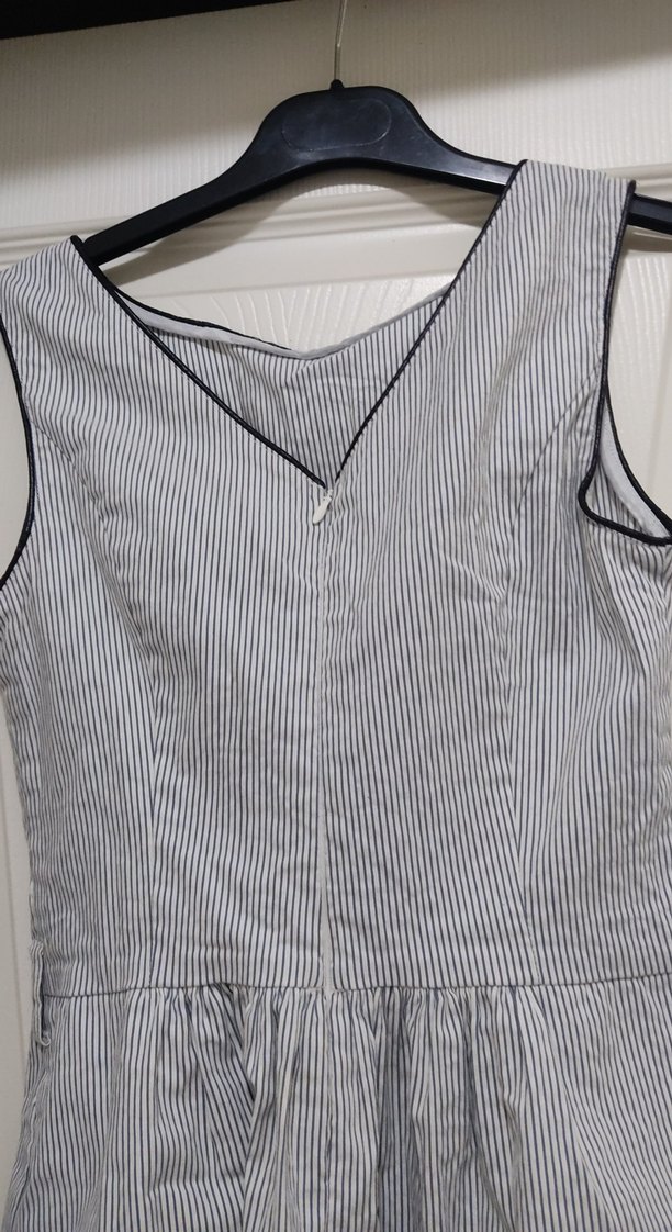 Gri Çizgili Kolsuz elbise - Görsel 3